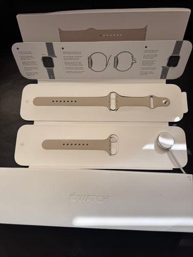 Apple Iwatch 8 large 45mm GPS with new apple sports strap