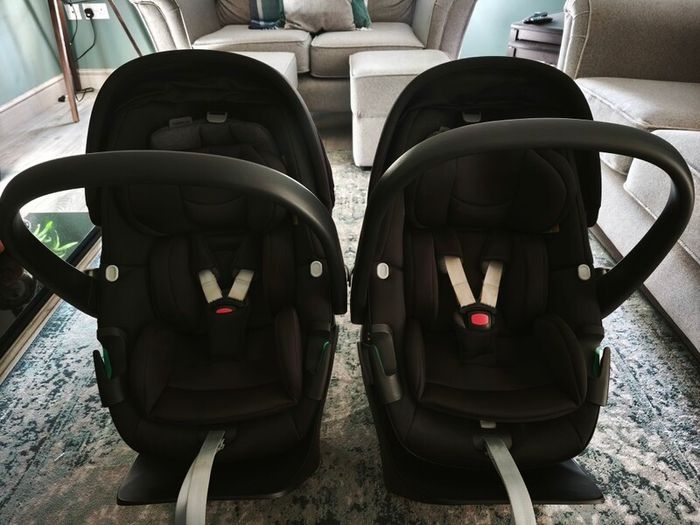 X2 Maxi Cosi Pebble 360 spin isofix base Twin set E180 each