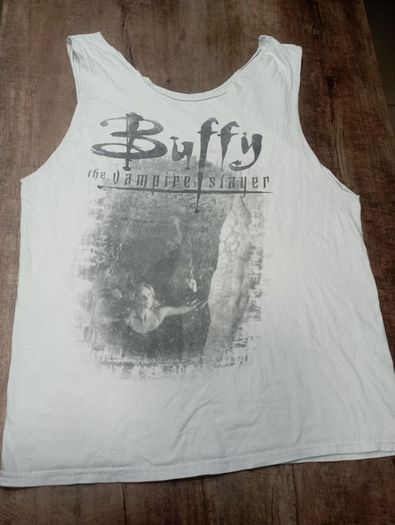 Cropped vintage buffy t shirt size medium