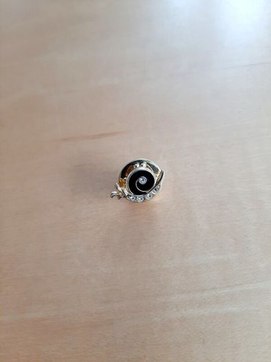 Snail pin