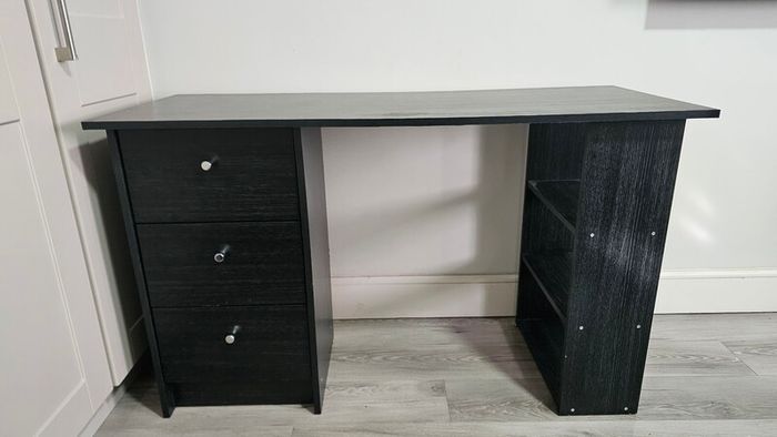 computer table with drawers