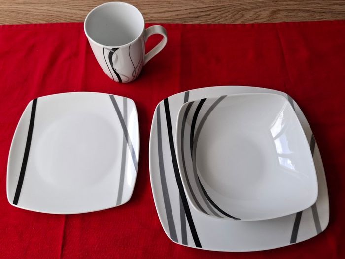 Square dinnerware set - 23 pieces