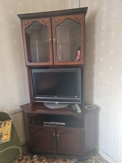Corner TV cabinet with glass display