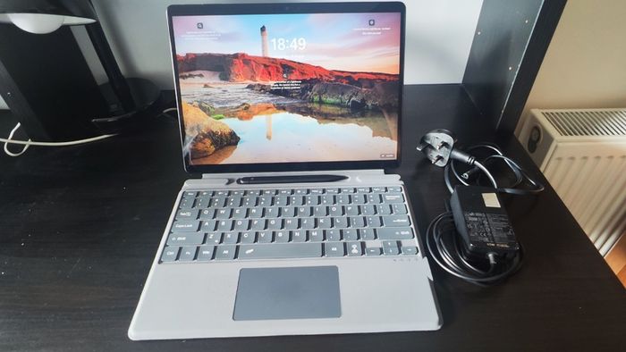 Microsoft Surface Pro 9 i5 8GB 256GB + Slim Pen + Boxed