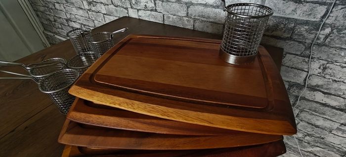 Serving boards and chip baskets x 6