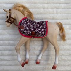 Our Generation Palamino Foal approx. 32 cm. Used Dirty Please see photos