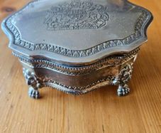Silver Plate VINTAGE box Lion Claw Footed DIEU ET MON DROIT .In good condition. See photos for same.