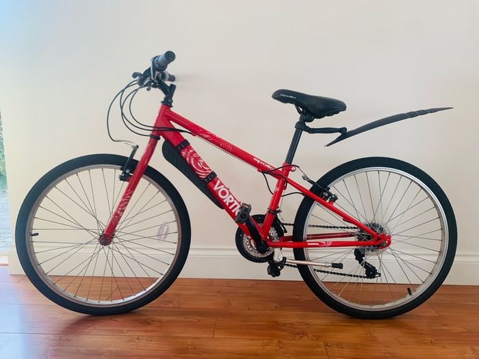 Bike: Apollo Vortice Junior Hybrid Bike - 24" Wheels