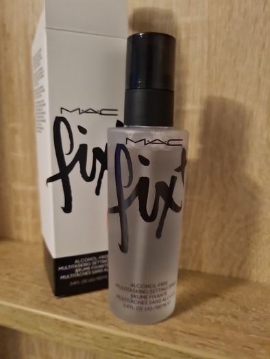 MAC Fix+ Alcohol Free Multitasking Setting Spray (100 ml).