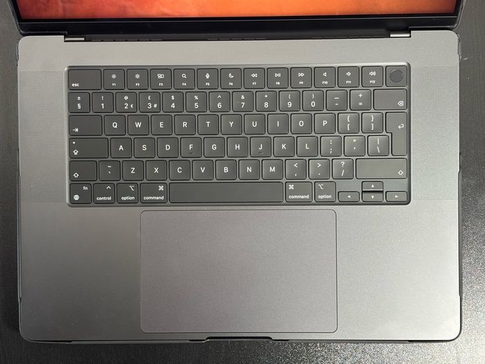 MacBook Pro M4 48GB 512GB SSD 16 inch 3 Months Warranty - new condition