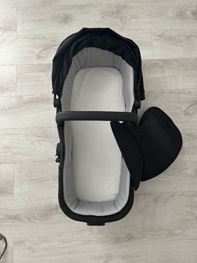 Joolz Aer+ Cot (Black) and Raincover (Grey)