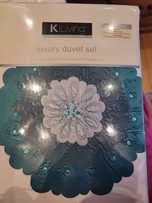 K Living Zara Windflower Luxury Single Duvet Seat in Cream Cotton mix with Teal Shades of Satin Applique Flowers and Embroidery