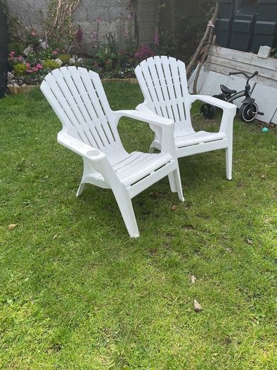 2 garden chairs