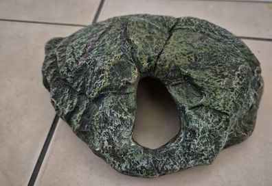 Small reptile shelter