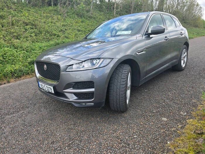 Jaguar F Pace