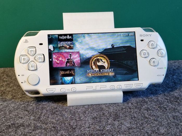 Sony Psp 2000 Modded 64gb With Games, Ark4, Usb C