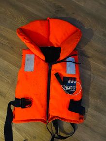 2 children's Life Jackets