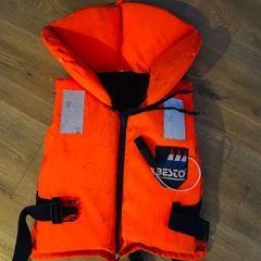 2 children's Life Jackets