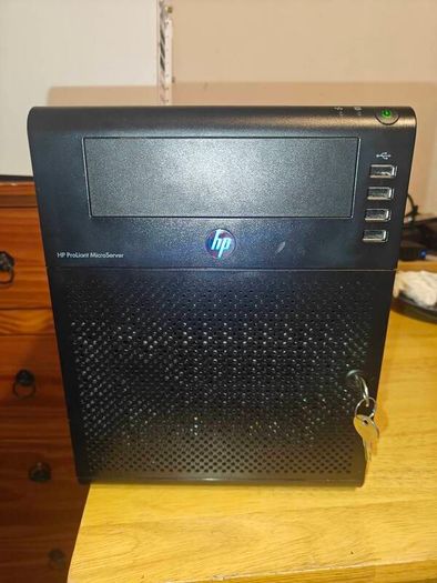 HP ProLiant MicroServer N36L