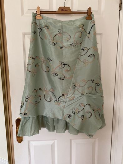 Vila Skirt Size M (12)