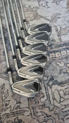 Taylormade Stealth Irons + Stealth DHY Hybrid (7 clubs)