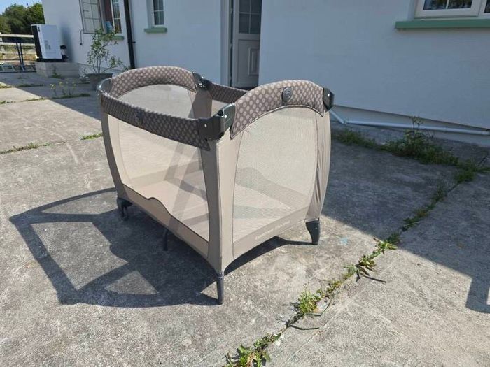 travel cot