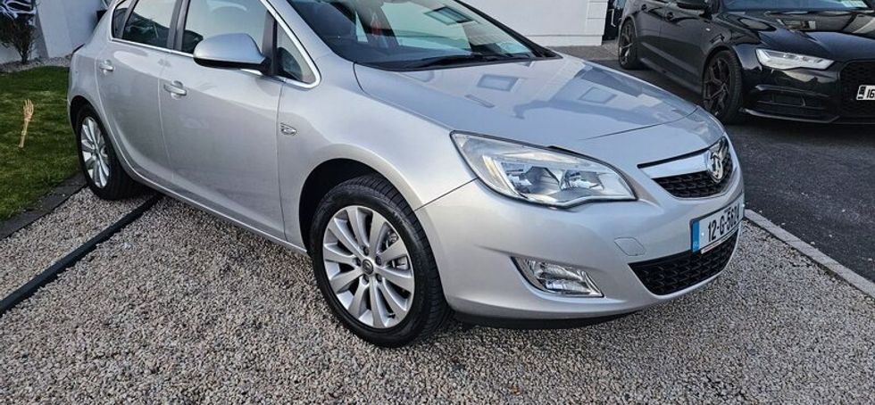 Vauxhall Astra 2012 low klms NEW NCT 08/27