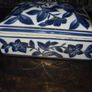 Vintage Chinese Porcelain Trinket Box with Gold Gilt Detail Image 3