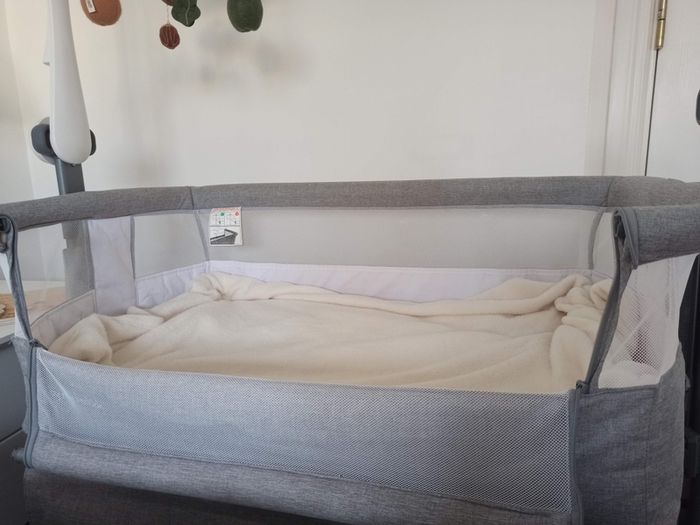 Baby Elegance next to me cosleeper crib