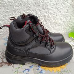 Safety boots