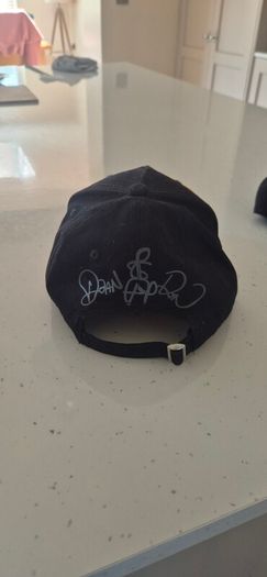 D Squared caps. 15 euro each or 25 for the pair. Bought in London last year. Never worn. Gave 25 euro each.