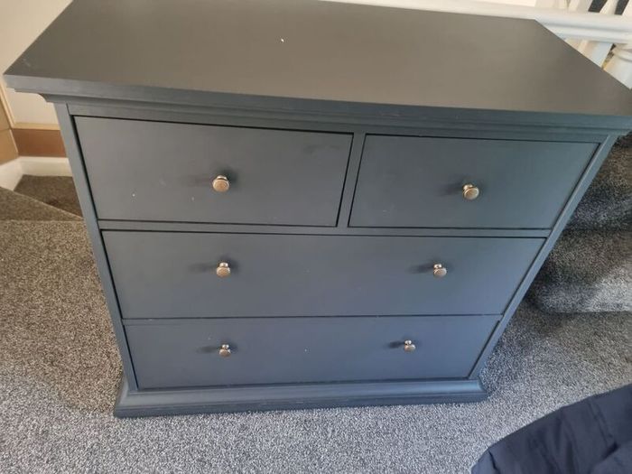 chest of drawers