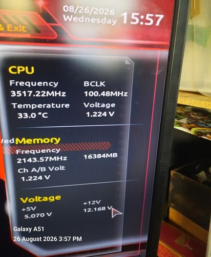 Gaming PC with 2 x Monitors