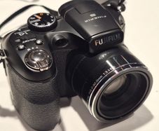 Fujifilm FinePix S2980 14MP Digital Bridge Camera Pre-owned, Very Good Condition 3-month warranty