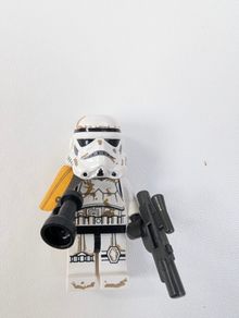 100% Lego STAR WARS - Stormtrooper (Tatooine) with Orange Pauldron - Mini Figure