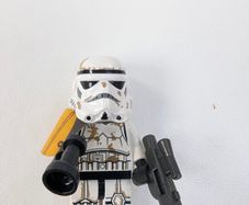 100% Lego STAR WARS - Stormtrooper (Tatooine) with Orange Pauldron - Mini Figure