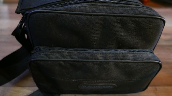 JVC GR-AX337E Compact VHS Camcorder + Carry Bag & Charger (the battery doesn't hold a charge - it works perfectly on the charger)