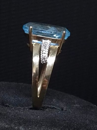 Vintage 9ct Gold Large Blue Topaz Statement Ring Size 55