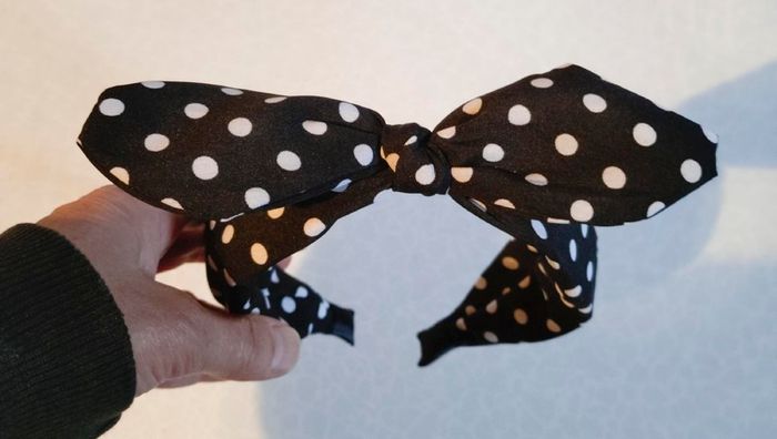 Black & White Head Band With Bow On Top.