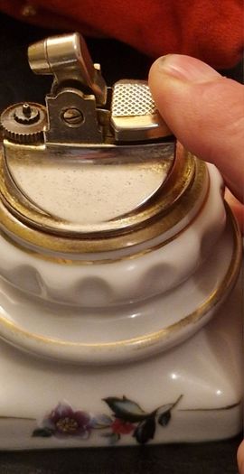 Vintage 1940s Mid-Century Floral Porcelain Table Lighter - Excellent Condition