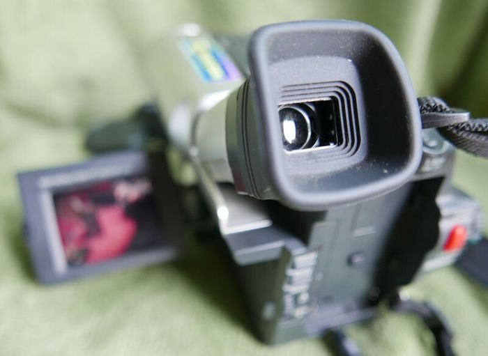 Samsung VP-L600 8mm Video Camera Silver 2.5" LCD 500x Zoom