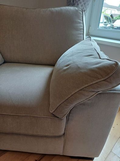 sofa and 2 armchairs for sale 6 months old