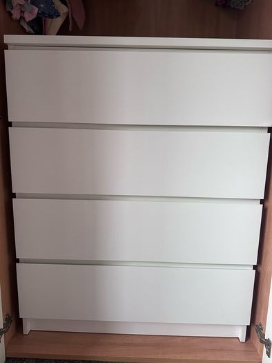 Like New - Modern White 4-Drawer Chest