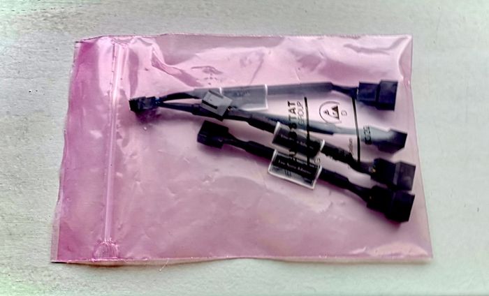 Noctua NA-RC7 and NA-YC1 adaptor cables for PC fan.