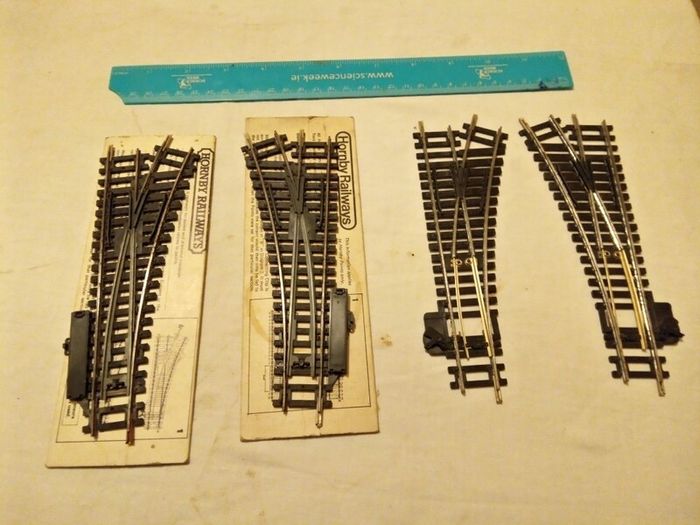Hornby etc. OO Train/Carriages etc. Job lot. READ AD.
