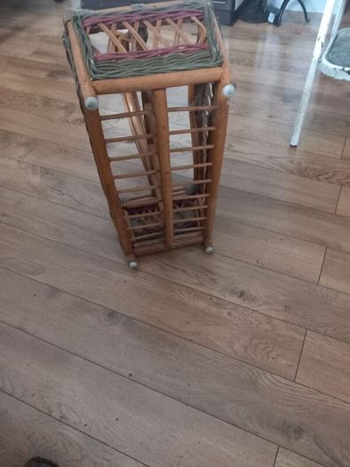Wicker magazine Rack