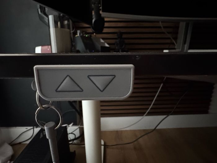 Sit/Standing desk with electric mechanism