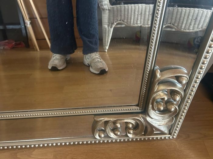 Detailed frame mirror