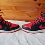 2022 nike jordan mid 1 alternate bled Size 9 eu 44 black/red leather in new condition Image 4