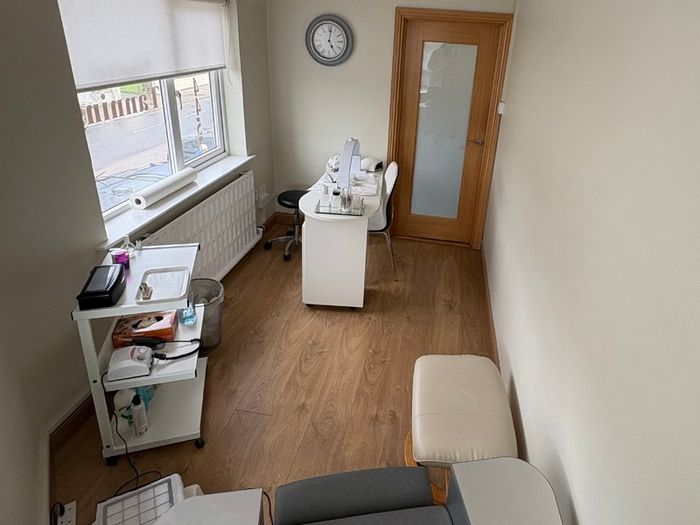 Beauty Room/ Station/ Office to rent